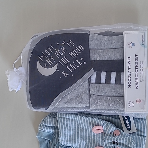 BABY GIFT SET Old Navy footed striped pj's & BABY KISS Towel & Washcloths Blue - Picture 13 of 14